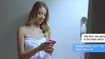 Толпа оголтелых негров жестко трахают тощую блондинку во все щели